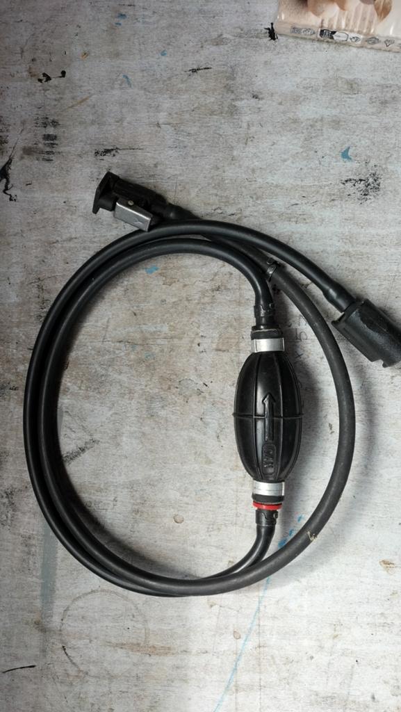 Aansluiting benzinetank en bbmotor., Ophalen, Gebruikt, Motor en Techniek