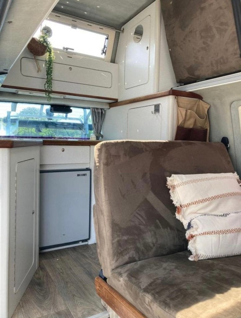 Foto 6 van Mooie Volkswagen Transporter T4 camper / camperbus te koop!