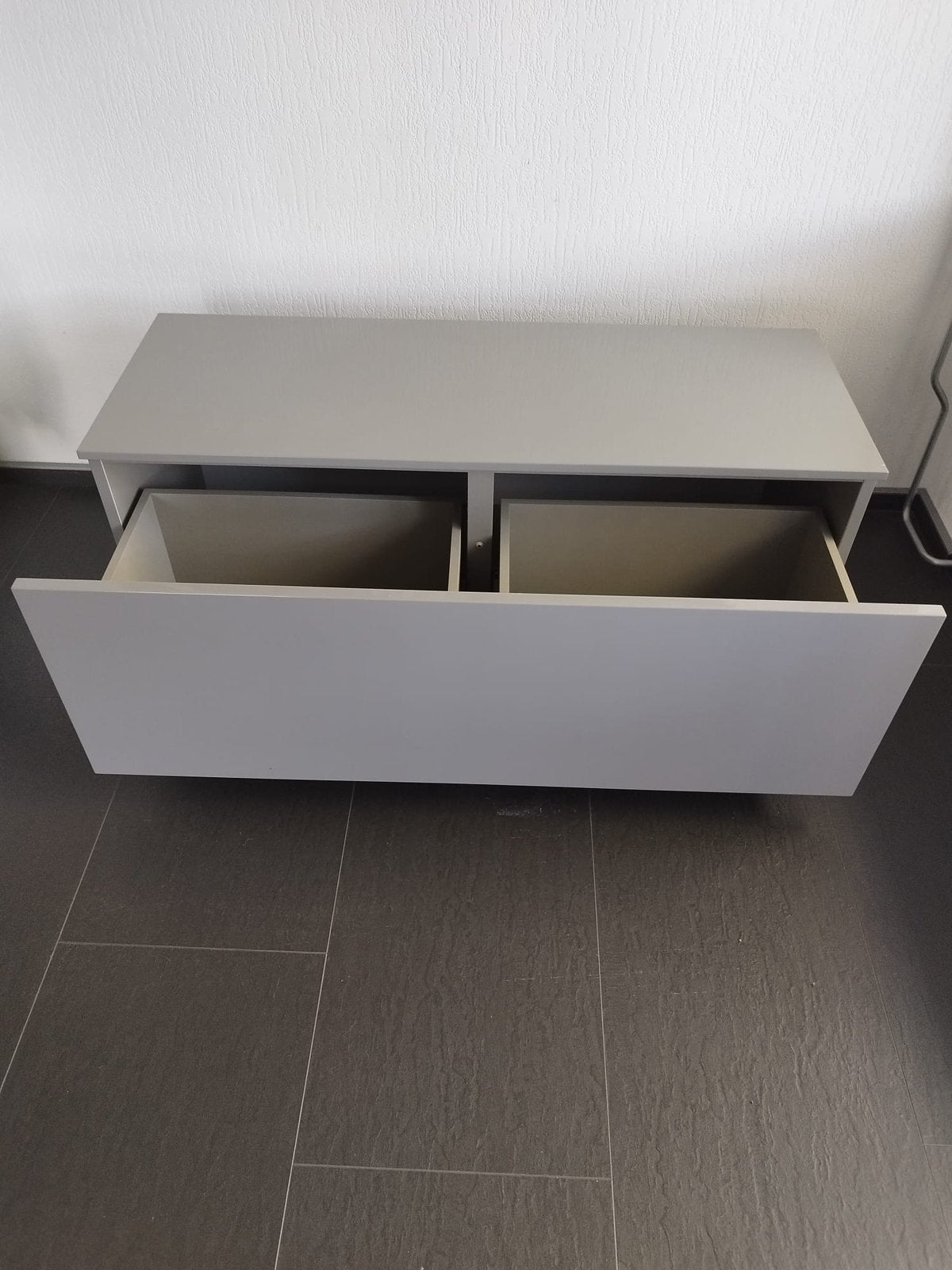 Ladenkast dubbelglans gelakt grijs, Ophalen, 100 tot 150 cm, Zo goed als nieuw, Minder dan 100 cm