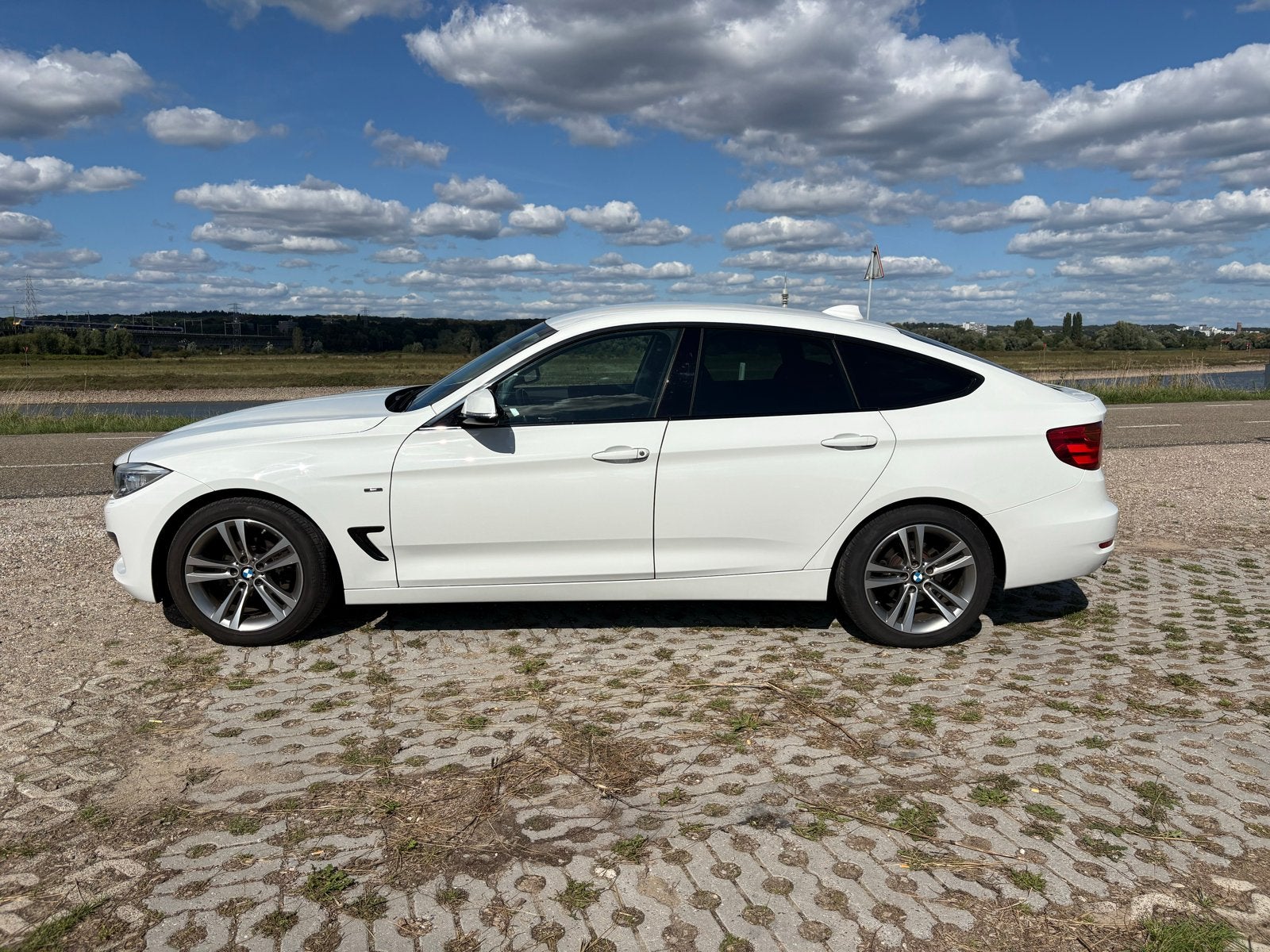 BMW 3-Serie GT 320I Aut8 2014 Wit, Auto's, Achterwielaandrijving, Zwart, 4 cilinders, 1535 kg