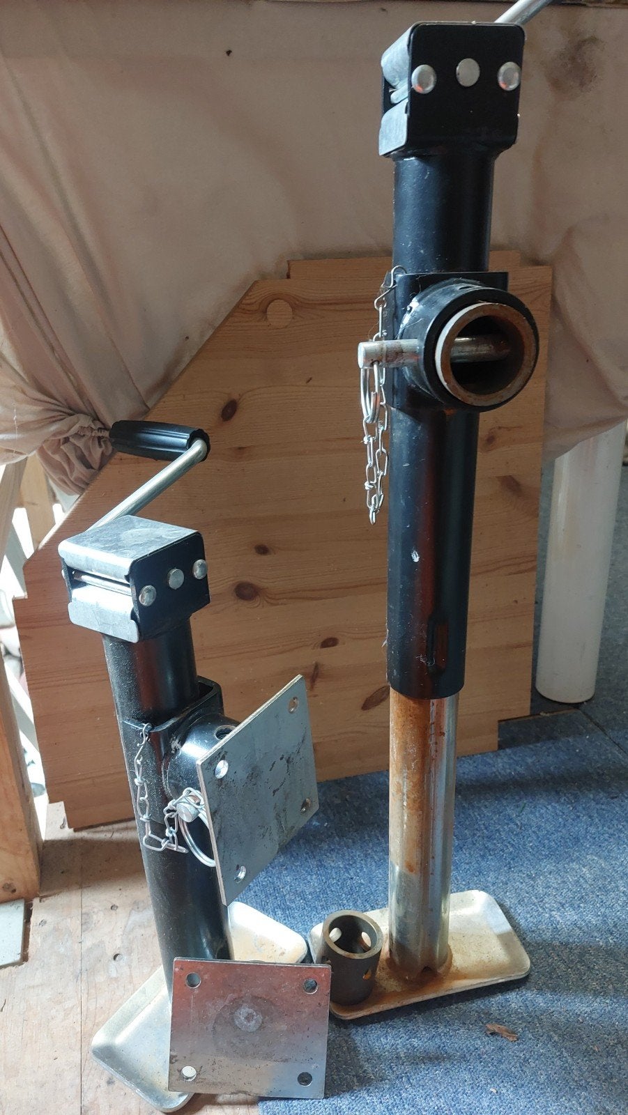 2x Steunpoot voor caravan of aanhanger . Max gewicht 2000 kg, Caravans en Kamperen, Caravan accessoires, Ophalen, Gebruikt