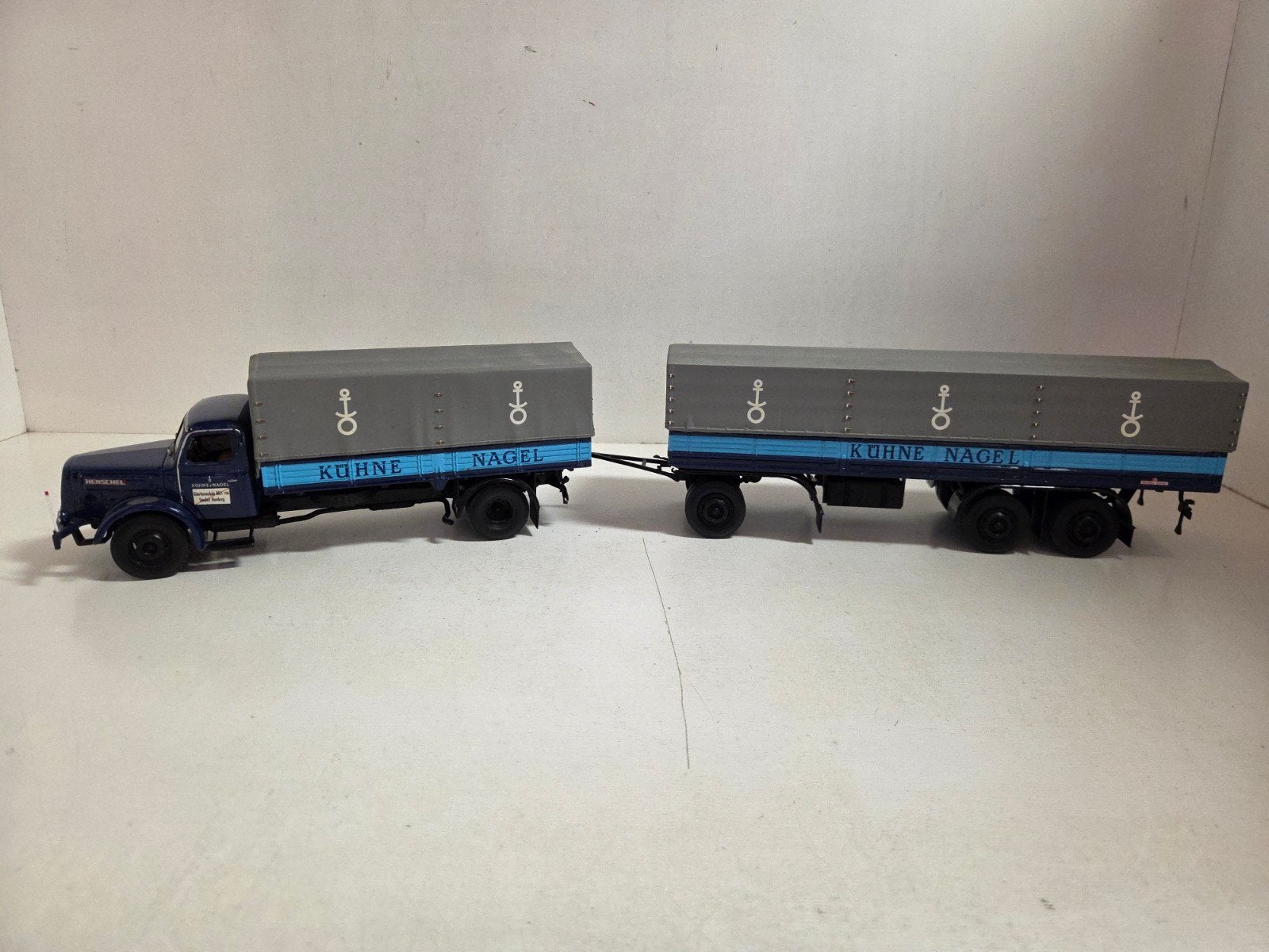 Minichamps Henschel combi Kuhne Nagel 1:43, Auto, ., Ophalen of Verzenden, Zo goed als nieuw