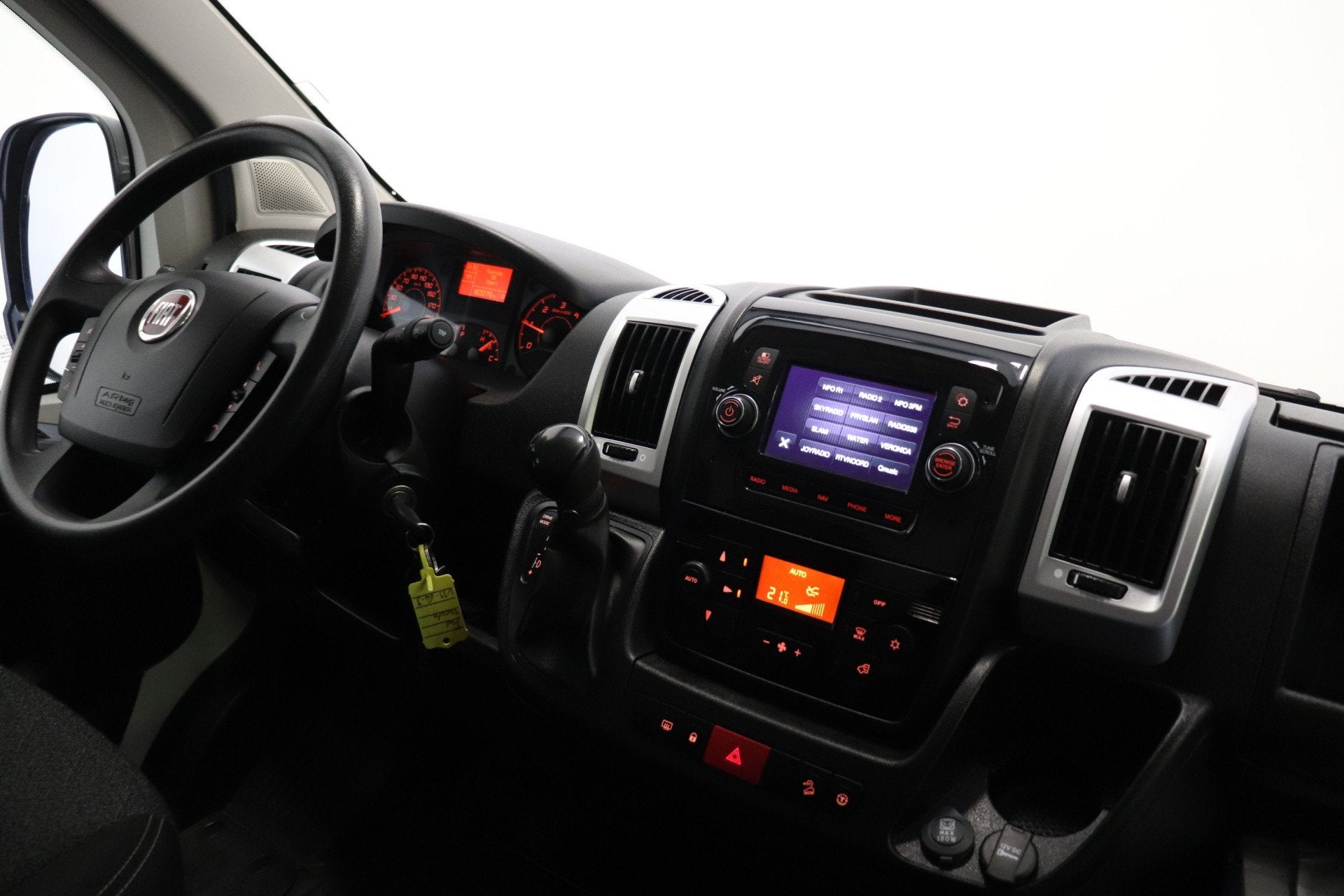 Fiat Ducato 2.3 MultiJet 140PK Automaat 2x schuifdeur L2H2 E, Auto's, Bestelauto's, Stof, Gebruikt, Wit, Bedrijf