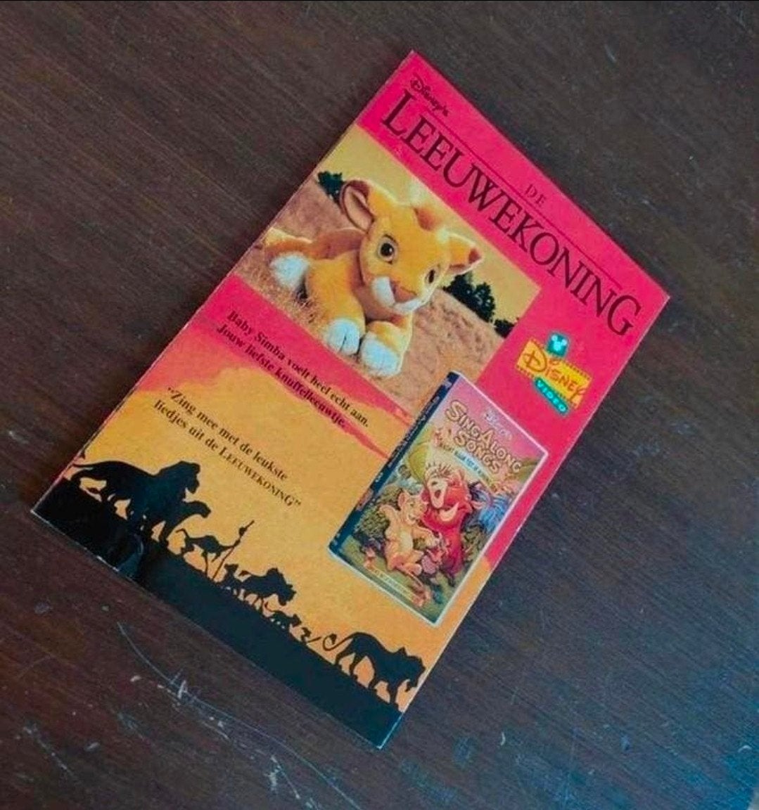 Disney videoband bewaarboekje Leeuwekoning. 1995., Verzamelen, Ophalen of Verzenden, Leeuwenkoning of Jungle Boek, Zo goed als nieuw