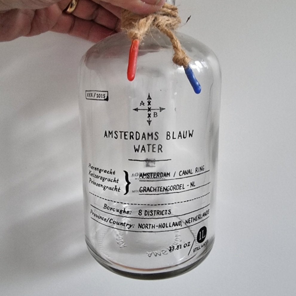 2 ZELDZAME FLESSEN 'Amsterdam's Blauw Water', Ophalen of Verzenden, Zo goed als nieuw, Glas