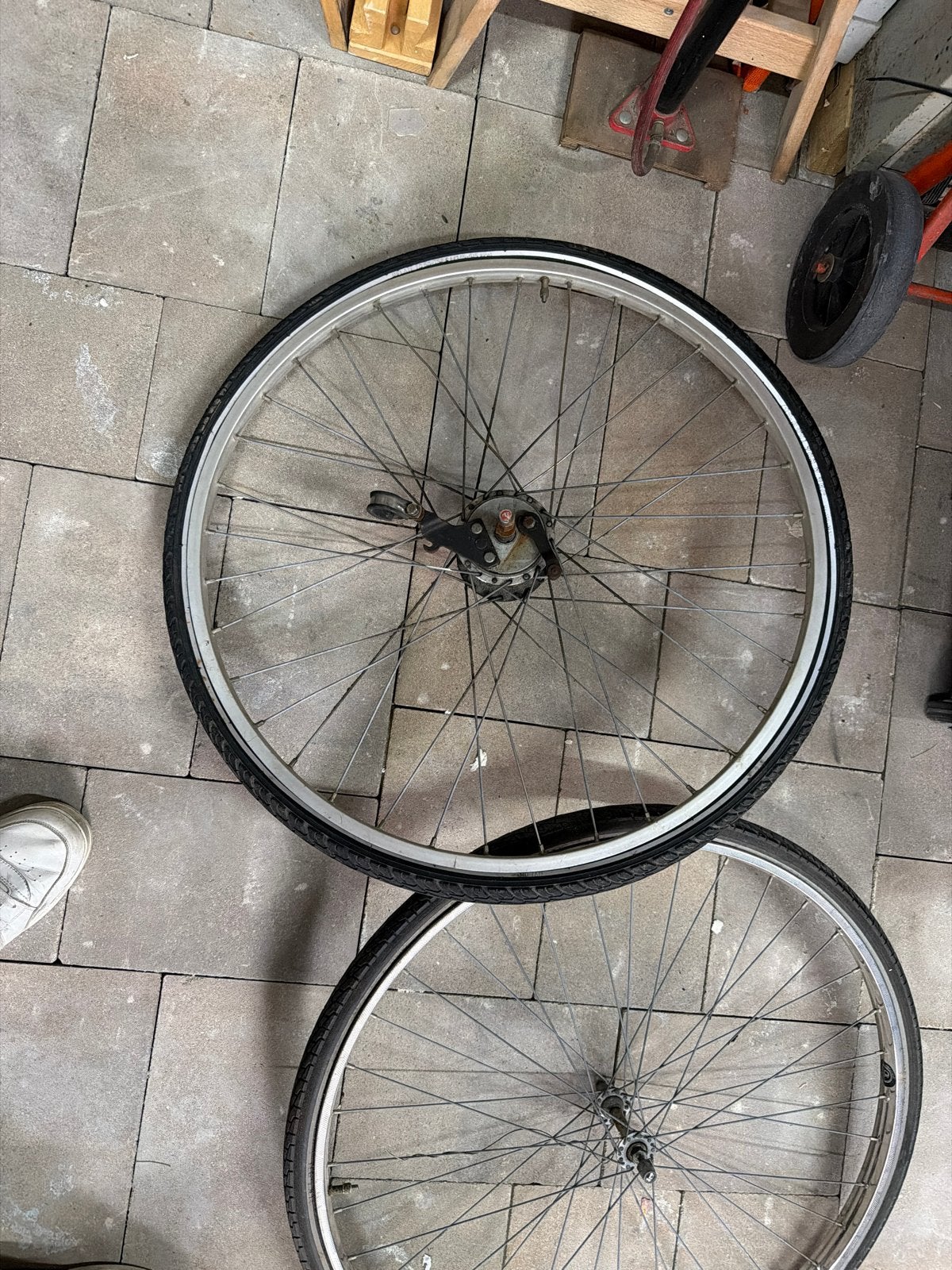2x 28 inch fietswielen, 3 versnellingen, trommel- en terugtr, Fietsen en Brommers, Fietsonderdelen, Gebruikt, Staal, Stadsfiets