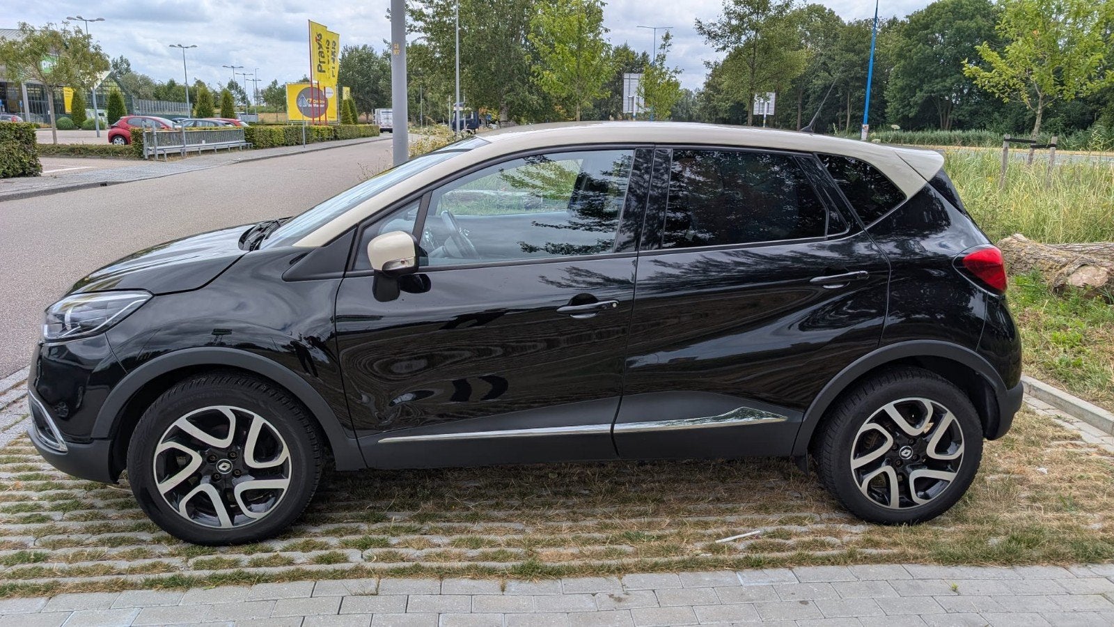 Renault Captur 0.9 TCE 90 - 2016 - Zwart - APK TOT 240727, Auto's, Renault, Voorwielaandrijving, 898 cc, Navigatiesysteem, 1200 kg