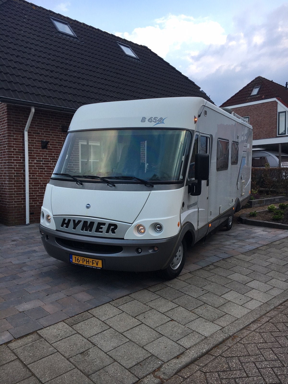 Hymer B654 bjr 2004, Integraal, Afzuigkap, Ringverwarming, Fiat