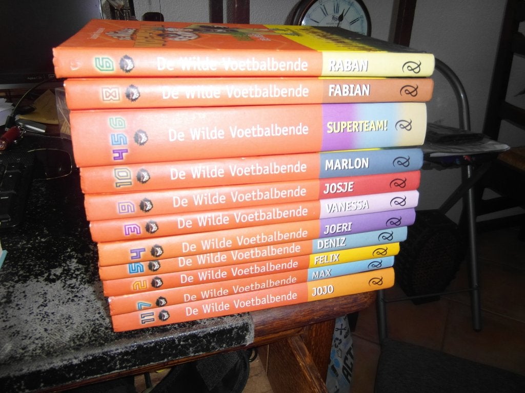 11 boeken van  DE WILDE VOETBAL BENDE, Boeken, Verzenden, Zo goed als nieuw, Non-fictie
