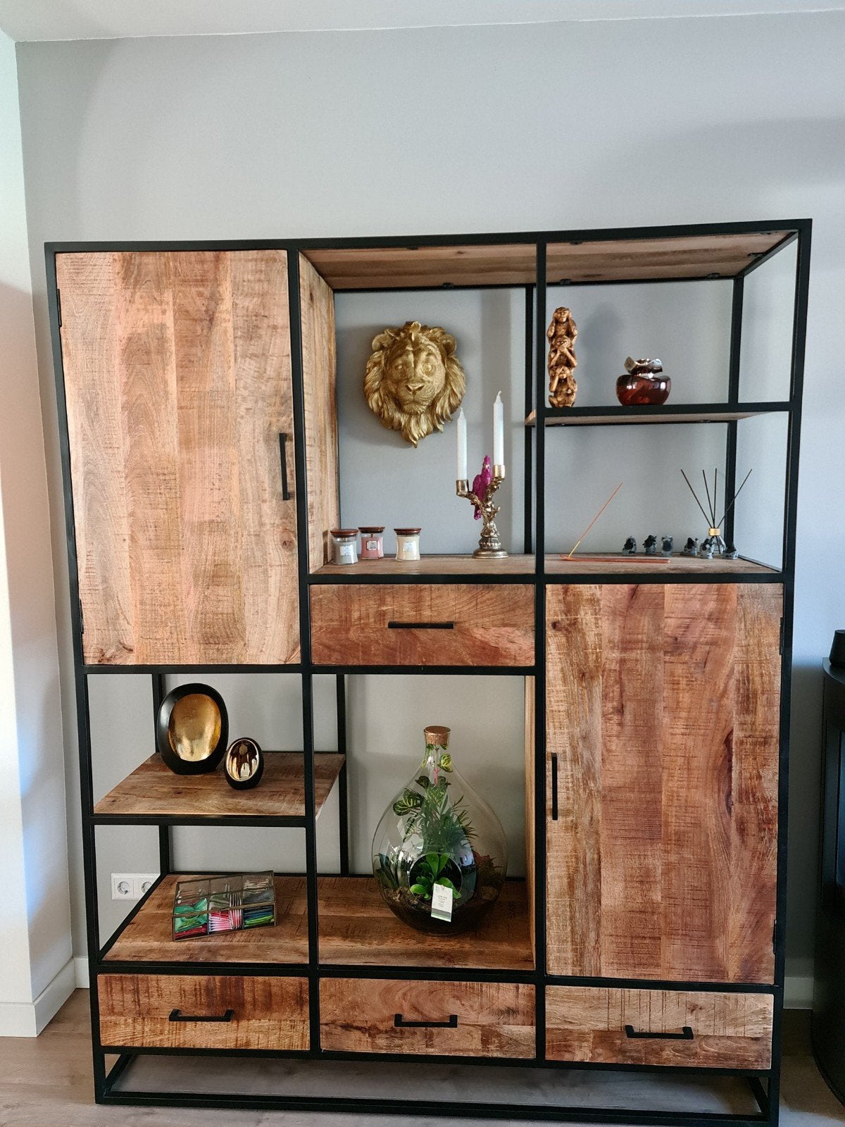 Mangohouten vakkenkast Lowen XXL - Industrieel design, Huis en Inrichting, 200 cm of meer, 150 tot 200 cm, Met lade(s), Zo goed als nieuw