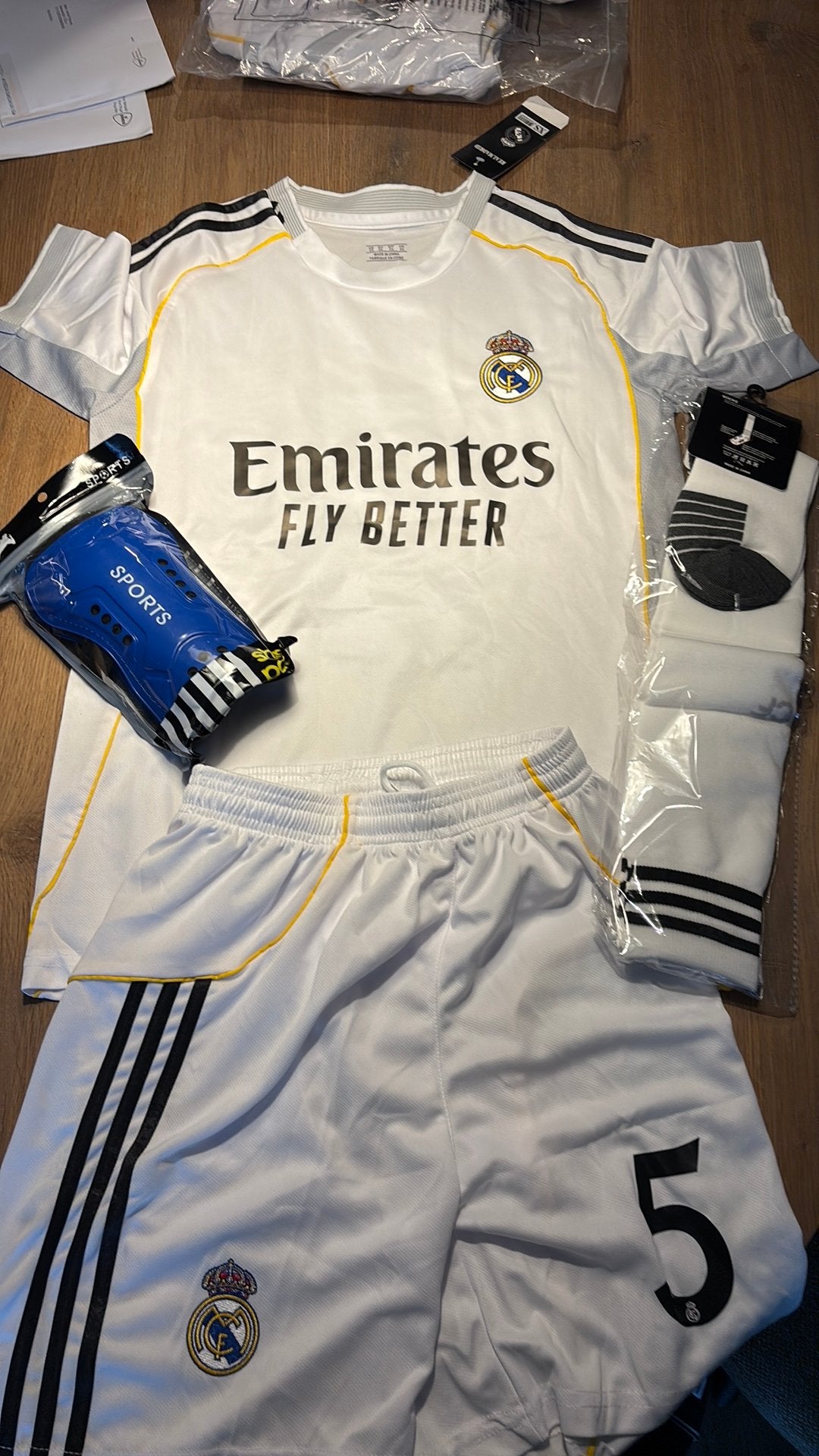 Real Madrid thuis tenu compleet maat XS, Maat XS of kleiner, Ophalen of Verzenden, Nieuw, Set