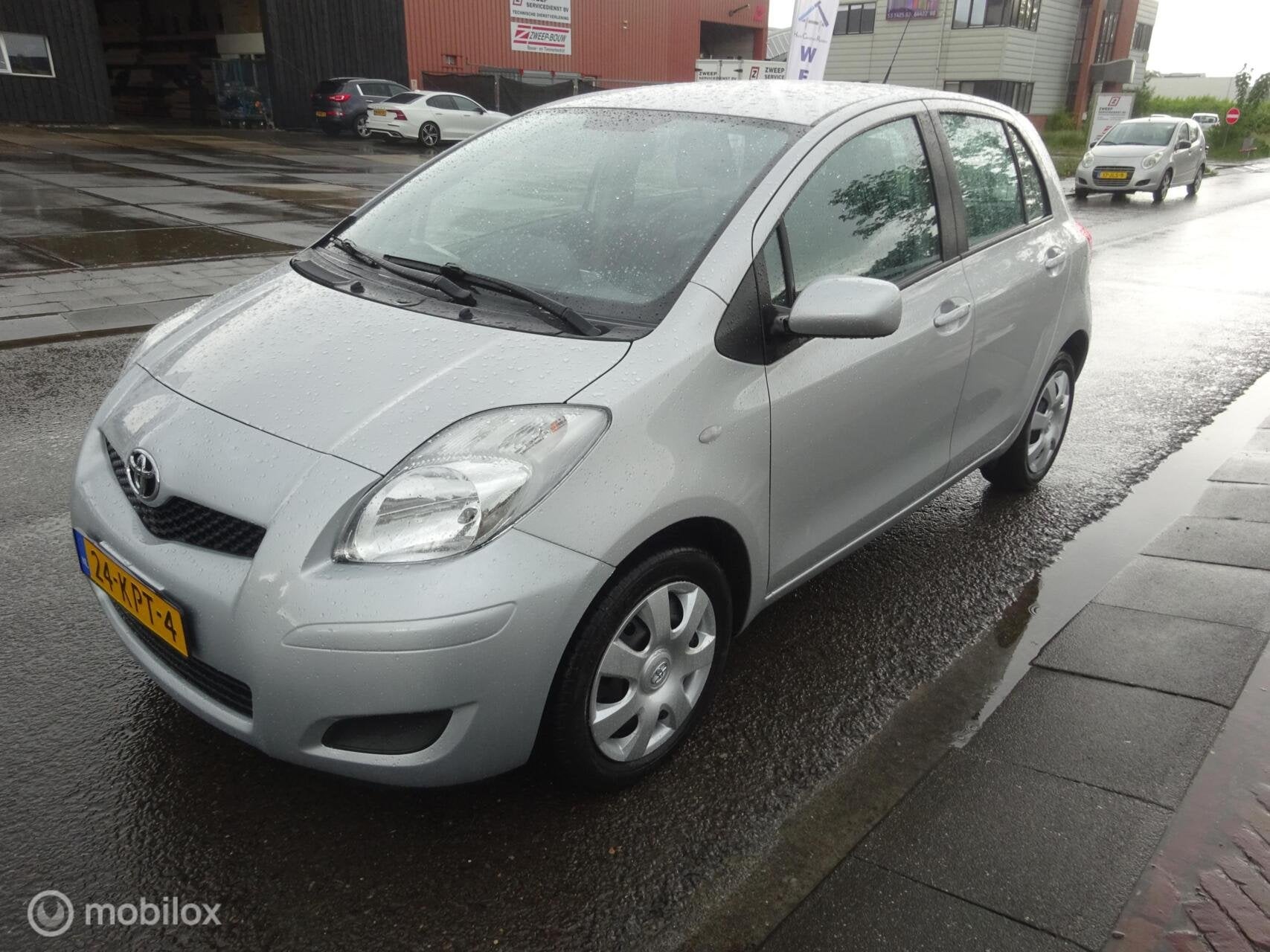 Toyota Yaris 1.3 VVTi Dynamic Parkeersensoren/Airco!, 750 kg, 4 cilinders, Elektrische ramen, Bedrijf