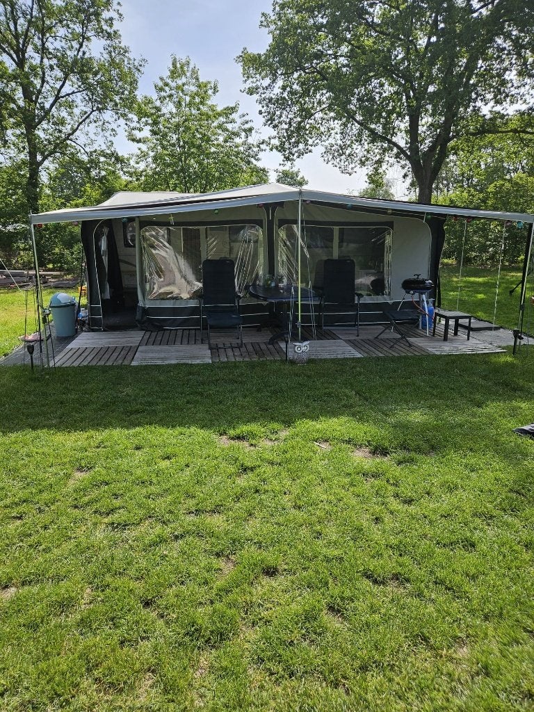 Dethleffs Caravan Lifestyle 540 DBM +mover, voortent, luifel, Kachel, Rondzit, 7 tot 8 meter, Particulier