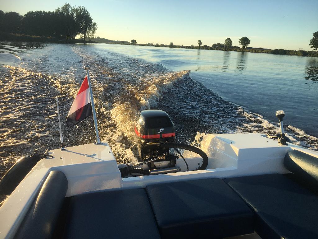 IN ABSOLUTE NIEUWSTAAT VERKERENDE GLASTRON!, Watersport en Boten, Motorboten en Motorjachten, Overige merken, 15 pk, Buitenboordmotor