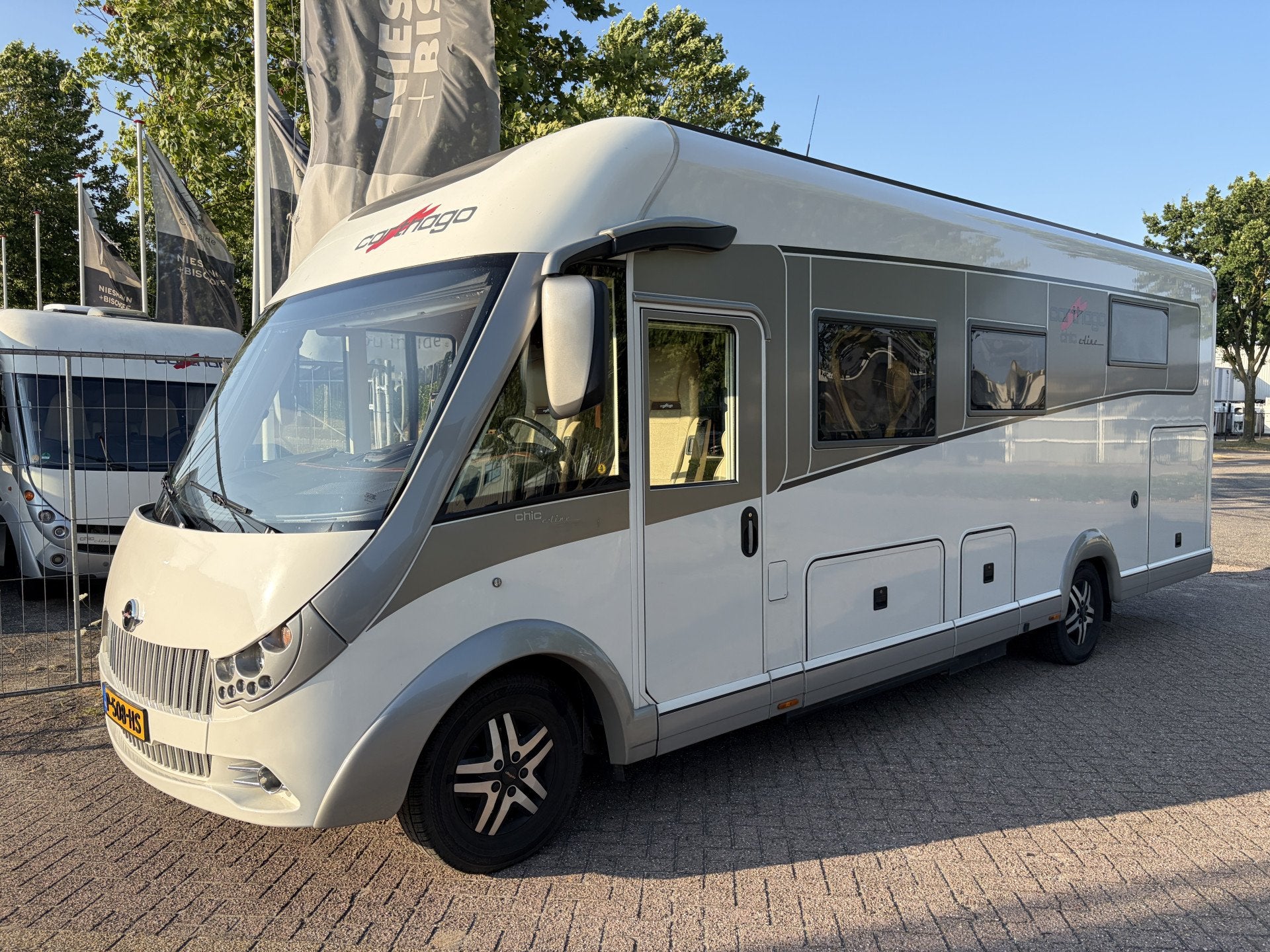Carthago CHIC E-LINE I 51 QB Queensbed Hefbed Levelsysteem a, Caravans en Kamperen, Campers, Galliersweg 39
5349AT  OSS, NL, 7 tot 8 meter