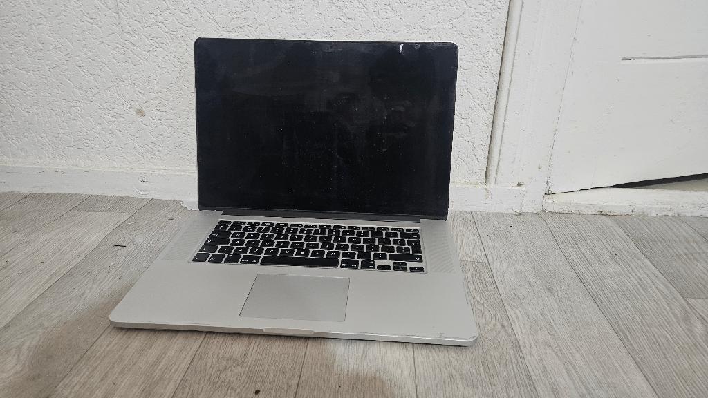 Apple MacBook Pro 2012 Behuizing [ A1398 ], Ophalen, Niet werkend, Apple