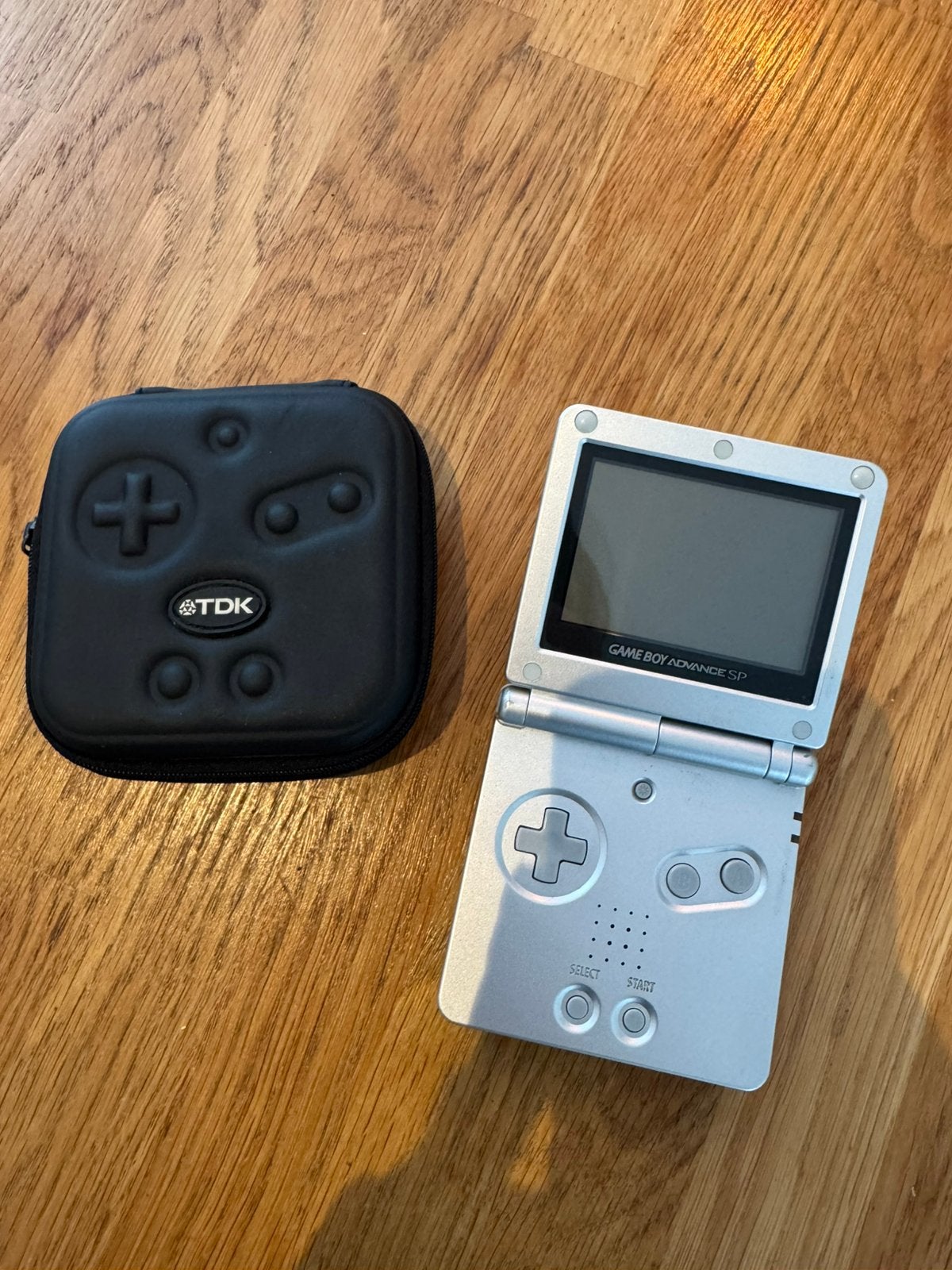Nintendo Gameboy Advance SP zilver AGS-001 – accu defect, Spelcomputers en Games, Ophalen of Verzenden, Zo goed als nieuw, Game Boy Advance SP
