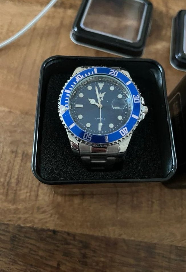 Stijlvol Heren Polshorloge met Blauwe Bezel, Ophalen of Verzenden, Staal, Polshorloge, Overige merken