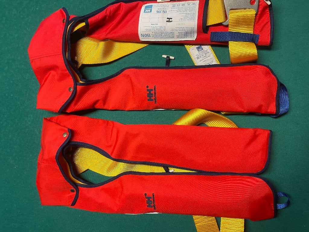 Helly Hansen reddingsvesten 150N (2 stuks), Watersport en Boten, Watersportkleding, Gebruikt, Reddingsvest of Zwemvest, Dame of Heer