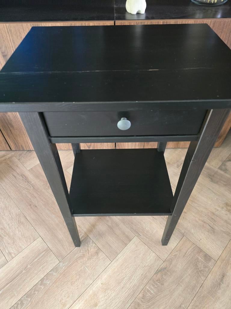 IKEA Hemnes nachtkastje zwartbruin met lichte gebruikssporen, Ophalen