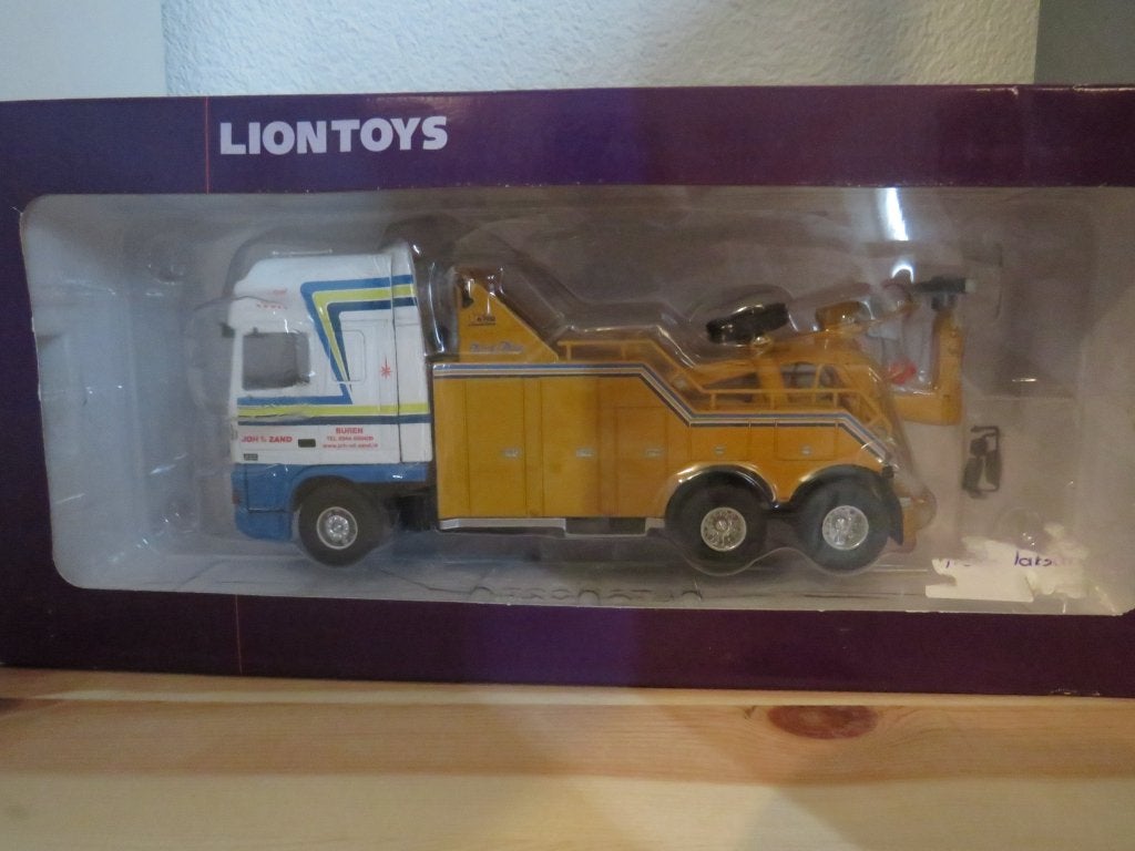 Joh v/d Zand afsleepauto DAF 95XF, Ophalen, Nieuw, Bus of Vrachtwagen, Lion Toys
