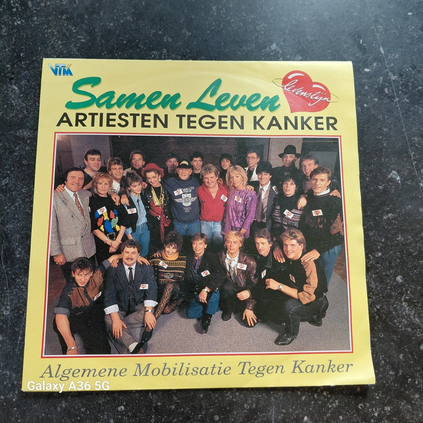 Samen Leven - Artiesten Tegen Kanker., Ophalen of Verzenden, Zo goed als nieuw, Inclusief boekje, Verzamelalbum