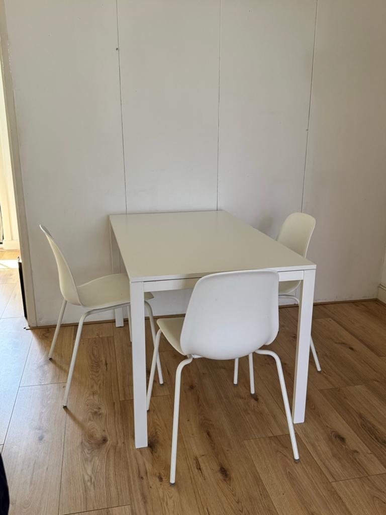 Dining table with chairs, Huis en Inrichting, Tafels | Eettafels, Ophalen, Kunststof, Gebruikt, 100 tot 150 cm