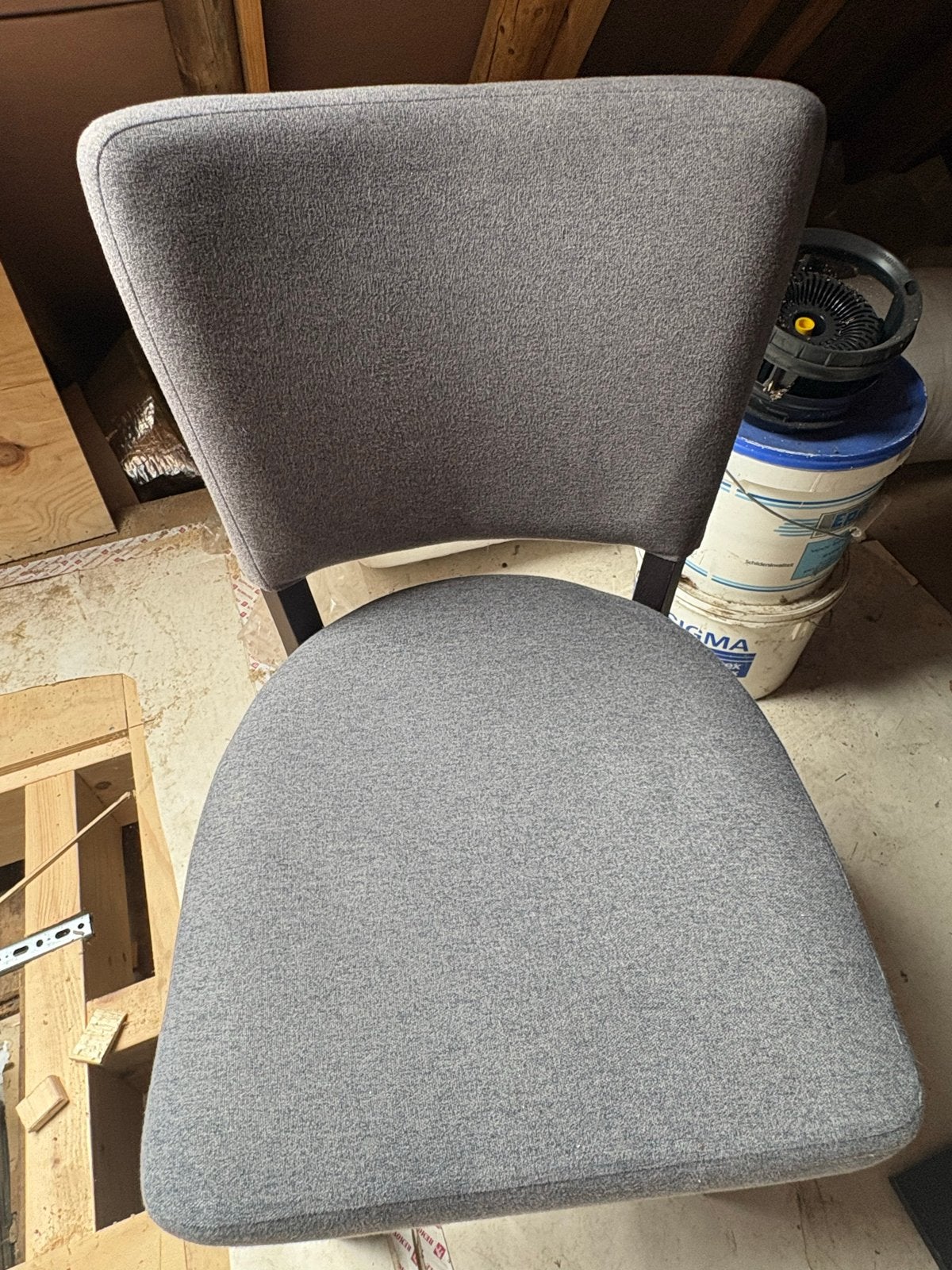 7x Grijze eetkamerstoelen - Comfortabel en stijlvol, Ophalen, Zo goed als nieuw, Vijf, Zes of meer stoelen, Stof