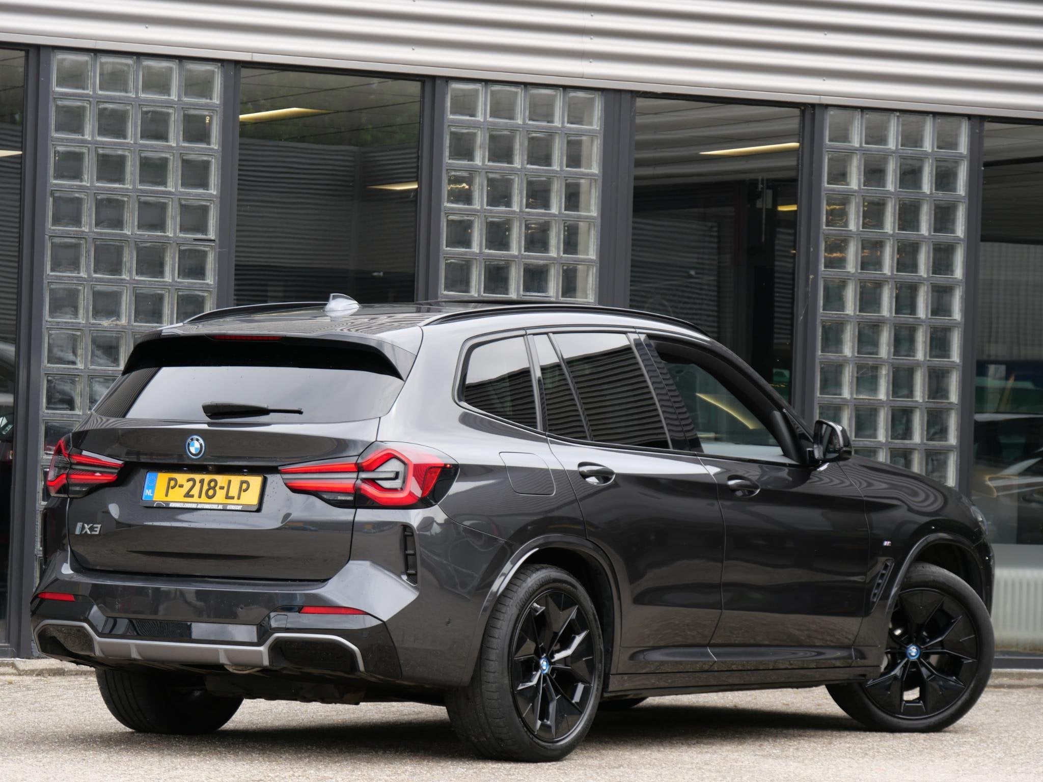 BMW iX3 LCI 80kWh/ M-SPORT/ PANORAMADAK/ LEER/ SHADOW-LINE/, Auto's, BMW, Automaat, Achterwielaandrijving, Gebruikt, 750 kg