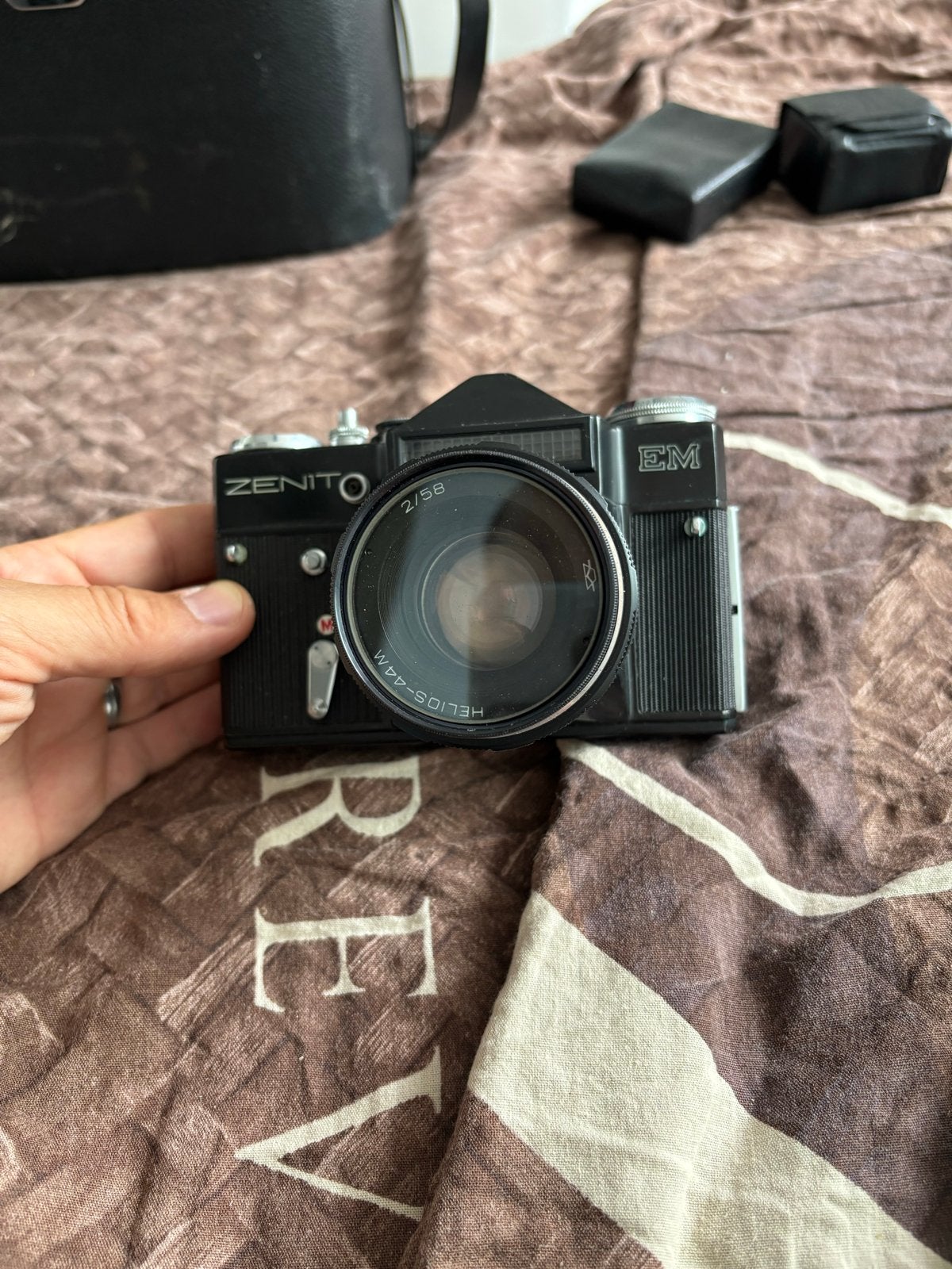 Zenit EM uit 1977 met toebehoren en originele bon, Audio, Tv en Foto, Ophalen of Verzenden, Gebruikt, Spiegelreflex, Overige Merken