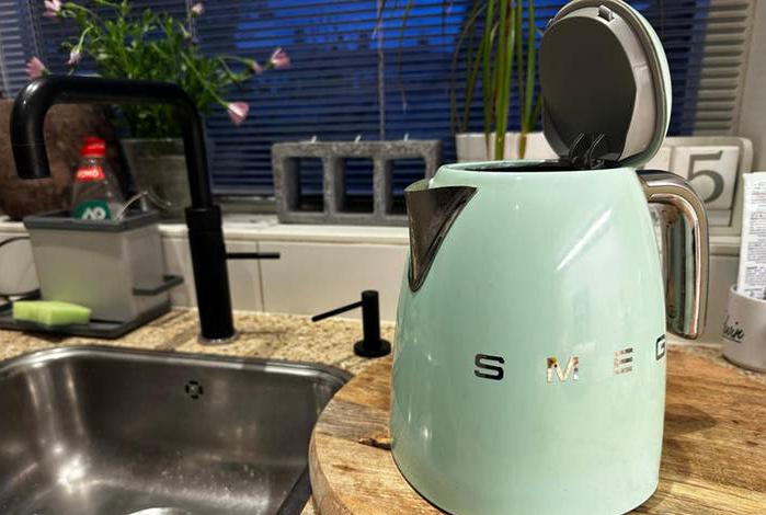 Smeg waterkoker mintgroen, 1 tot 2 liter, Verzenden, Gebruikt, Draadloos