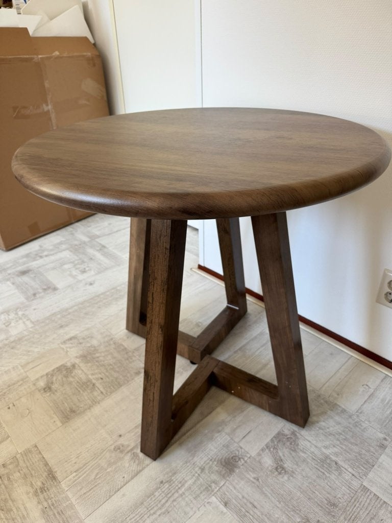 Kleine ronde (eet)tafel