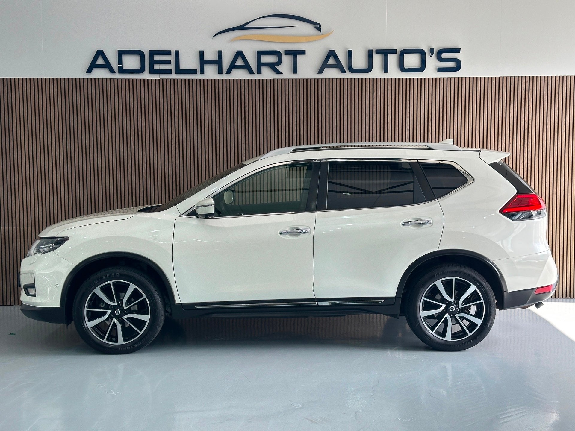 Nissan X-Trail 1.3 DIG-T Tekna Automaat / Panorama dak / Led, Gebruikt, Zwart, 4 cilinders, Wit