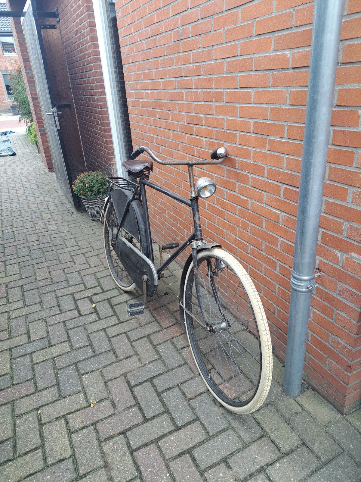 Vintage Zwarte Fiets met Witte Banden, Ophalen, Terugtraprem, Jaren '60 of nieuwer, Onbekend