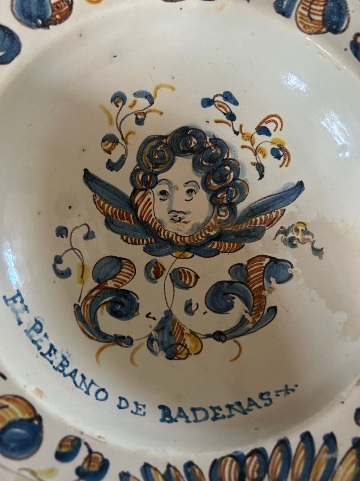 Antieke Spaanse scheerbekken met cherubijn, 36 cm, Ophalen of Verzenden