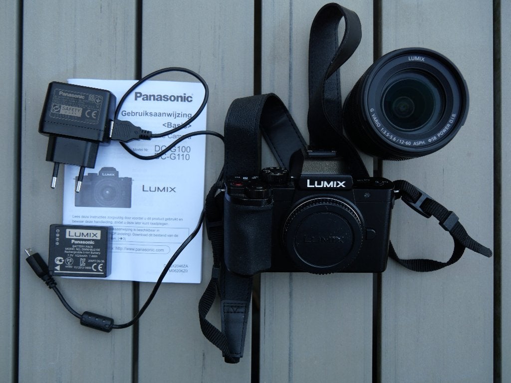 KIT Panasonic LUMIX G100 + LUMIX Vario 12-60 f/3.5-5.6 lens, Audio, Tv en Foto, Fotocamera's Digitaal, Gebruikt, Panasonic, Ingebouwde flitser