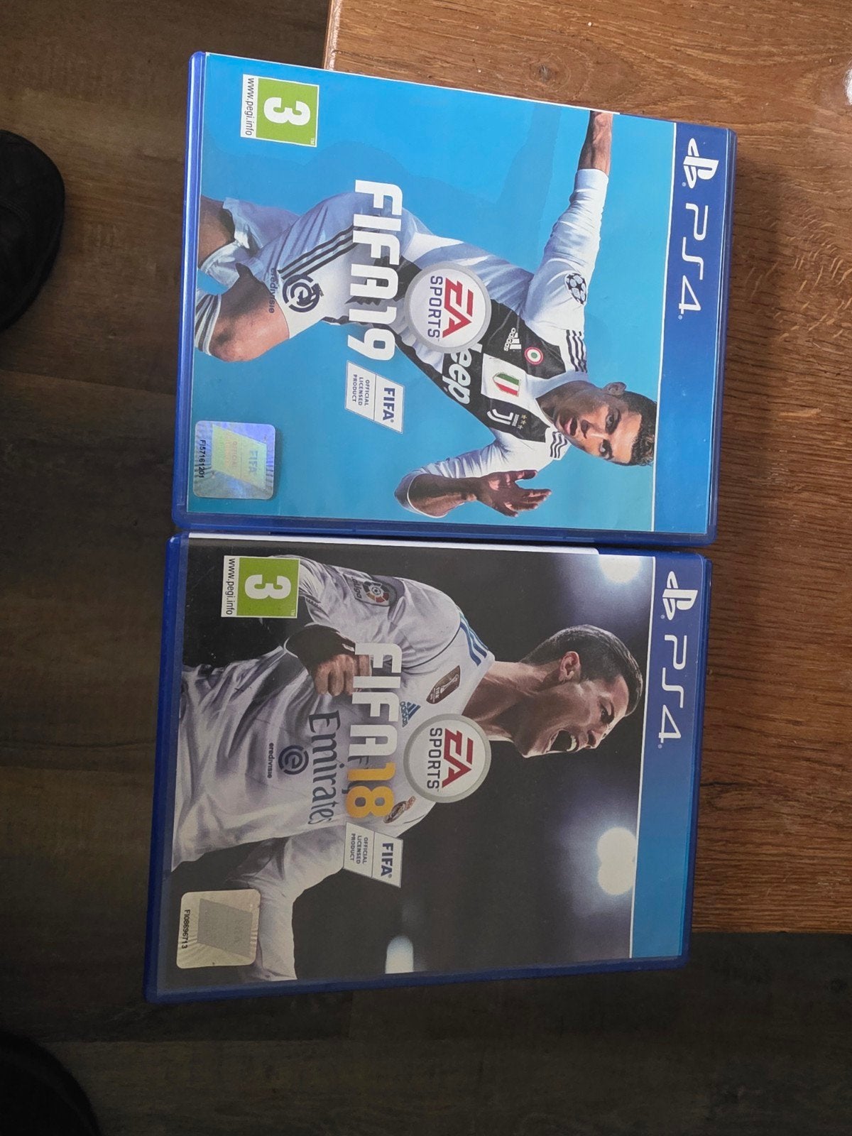 FIFA 18 en FIFA 19 voor de PS4, Spelcomputers en Games, Ophalen of Verzenden, Zo goed als nieuw, Sport, 3 spelers of meer