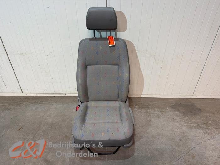 Stoel links van een Volkswagen Transporter