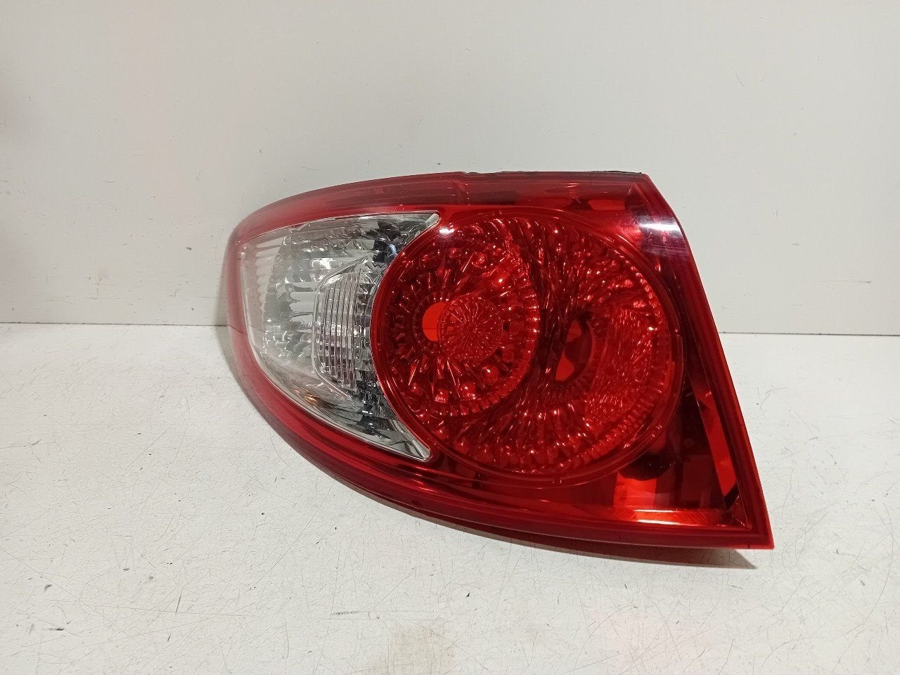 Achterlicht links buiten Hyundai Santa Fe, Auto-onderdelen, Onderdelen@venauto.nl, Van der Ven Autorecycling B.V., Gebruikt, Ettenseweg 76, 4706 PB Roosendaal, The Netherlands