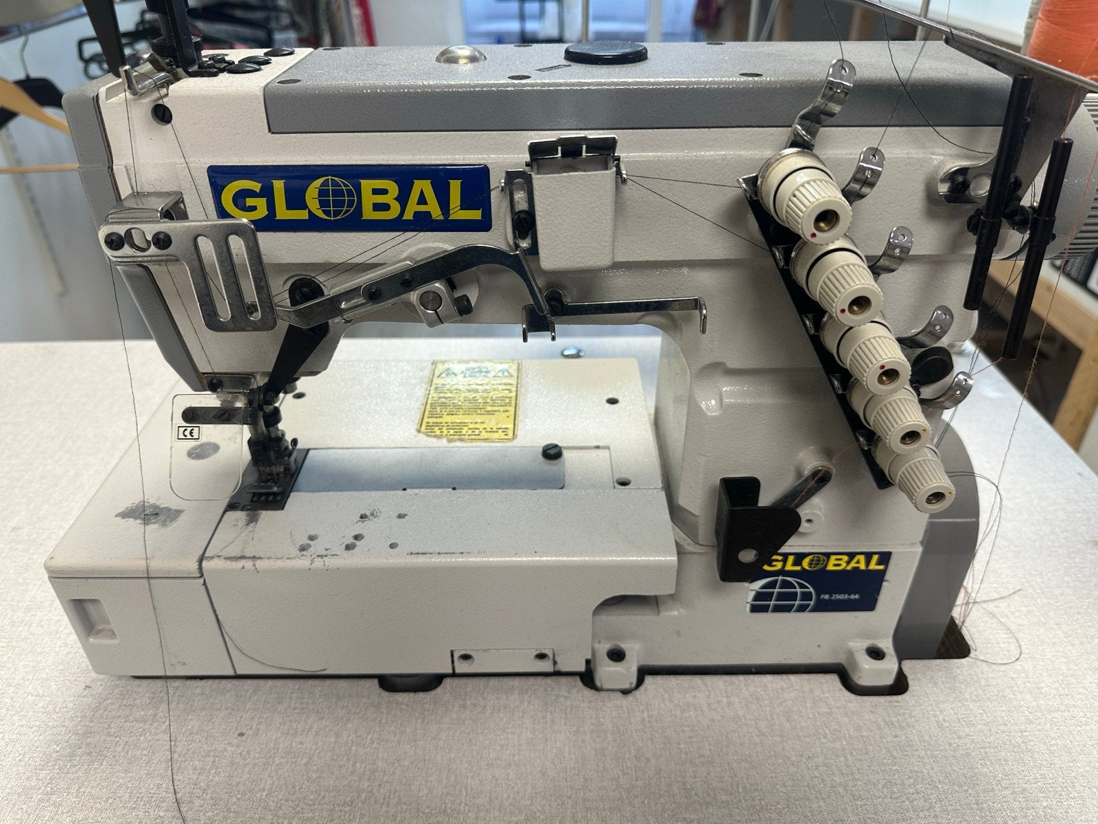 Global Tricot machine - werkt, maar heeft onderhoud nodig, Gebruikt, Naaimachine, Industrieel, Ophalen