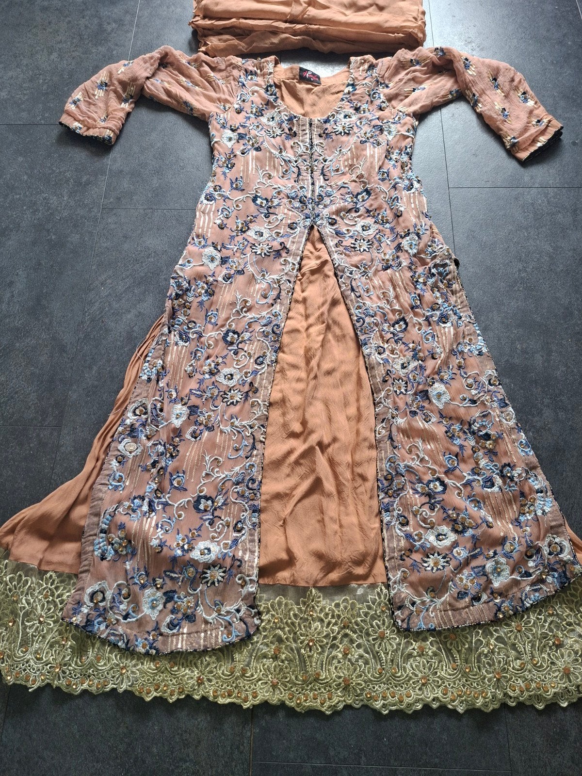 Indiase lange jurk met borduursels en pailletten, Meerkleurig, Ophalen of Verzenden, Maat 36 (S), Gedragen