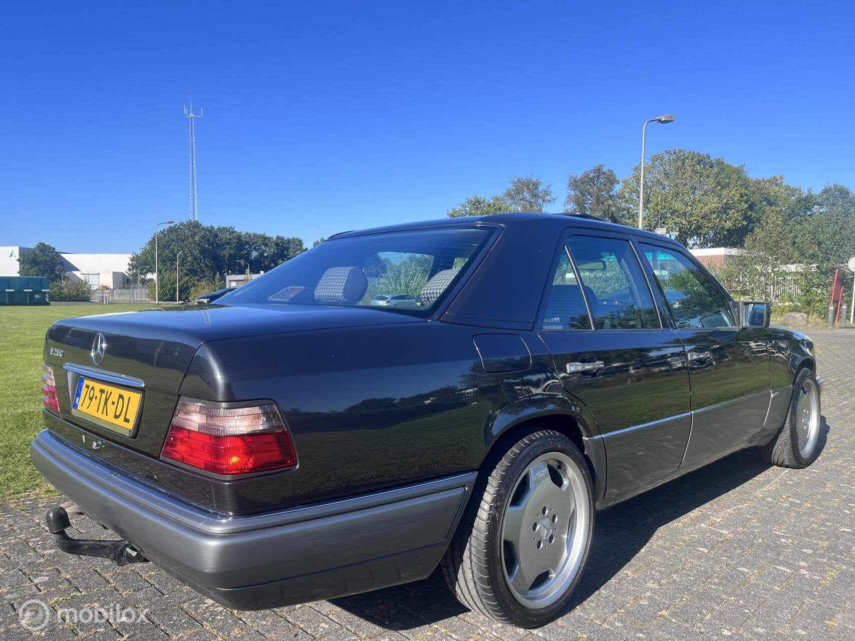 Mercedes E-klasse 280 Sportline Automaat / LPG / Airco / APK, Auto's, Automaat, Dealer onderhouden, Gebruikt, Zwart