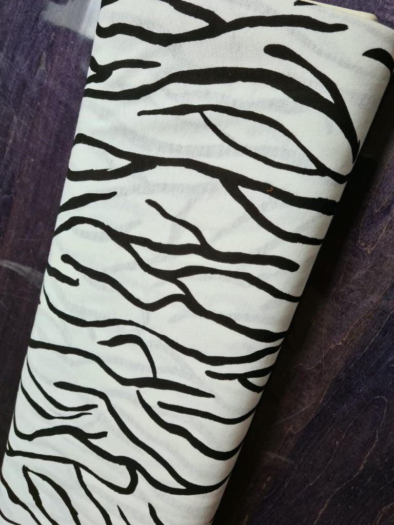 Wit-zwarte rekbare stof met zebraprint, Overige materialen, 120 cm of meer, Wit, Ophalen of Verzenden