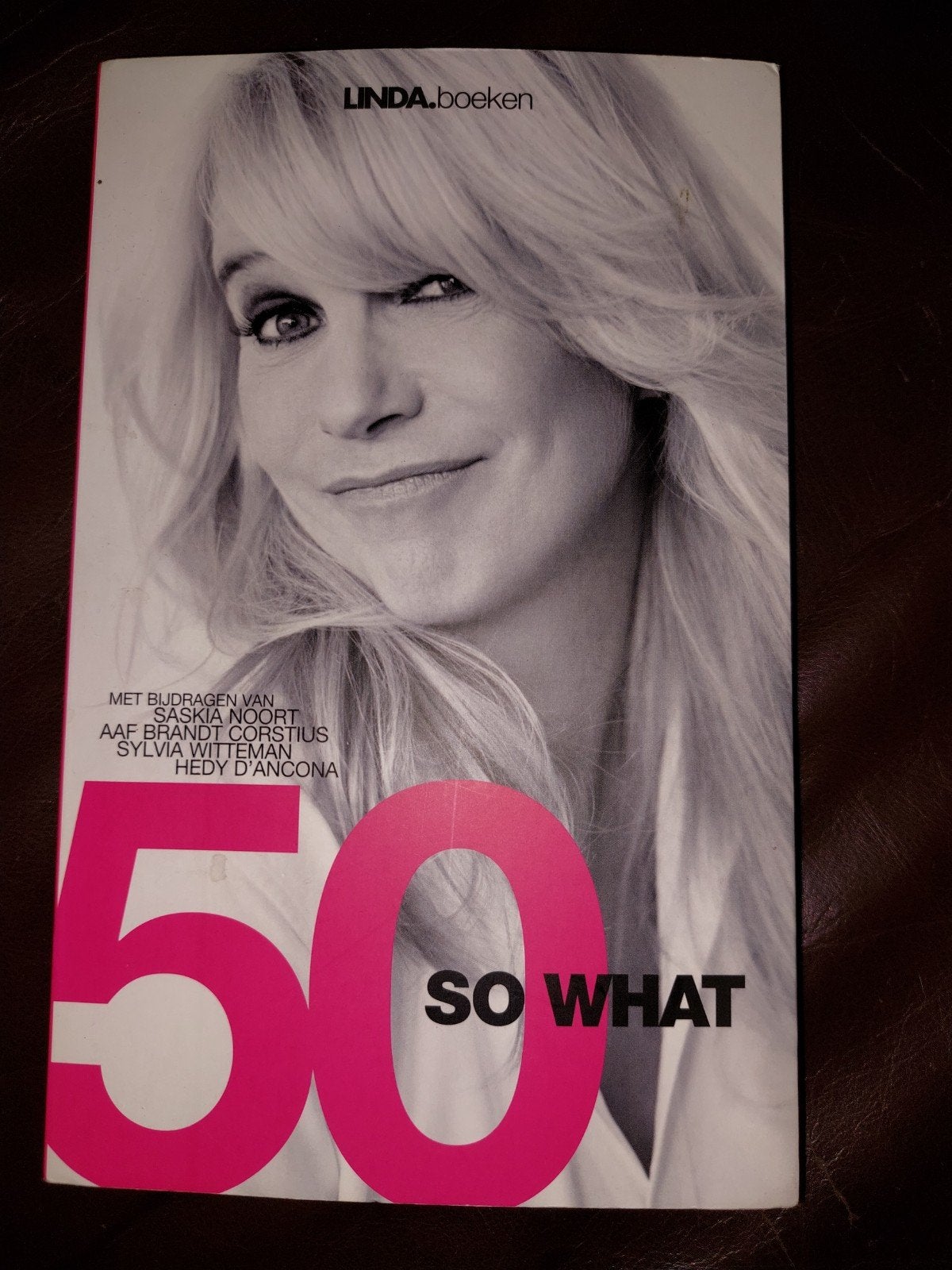 50 So What - LINDA.boeken, Ophalen of Verzenden, Zo goed als nieuw, Nederland, Saskia Noort, Aaf Brandt Corstius, Sylvia Witteman e.a.