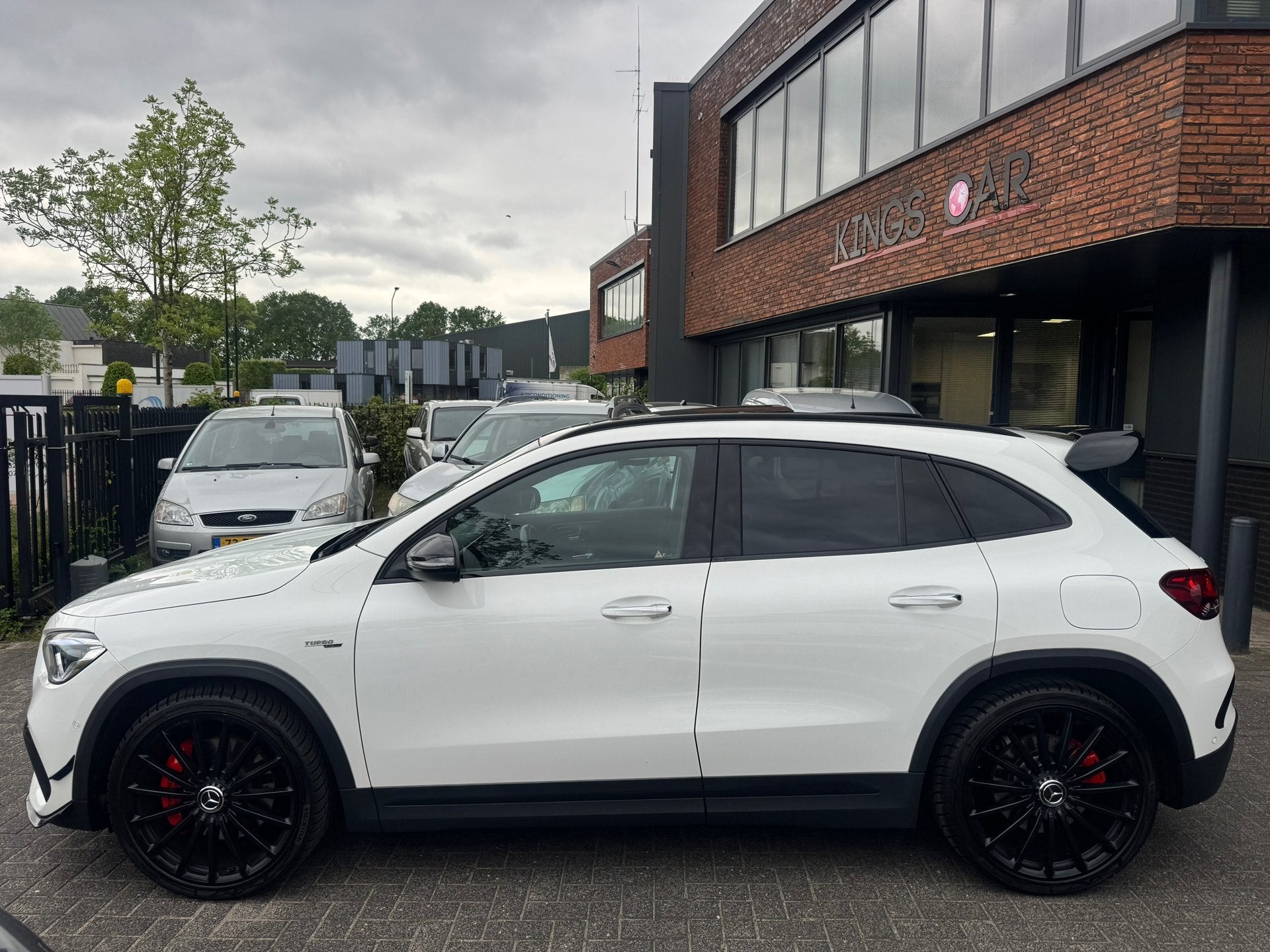 Mercedes-Benz GLA-klasse AMG 35 4MATIC PANO BURMESTER MEMORY, Auto's, Euro 6, 4 cilinders, Wit, Bedrijf