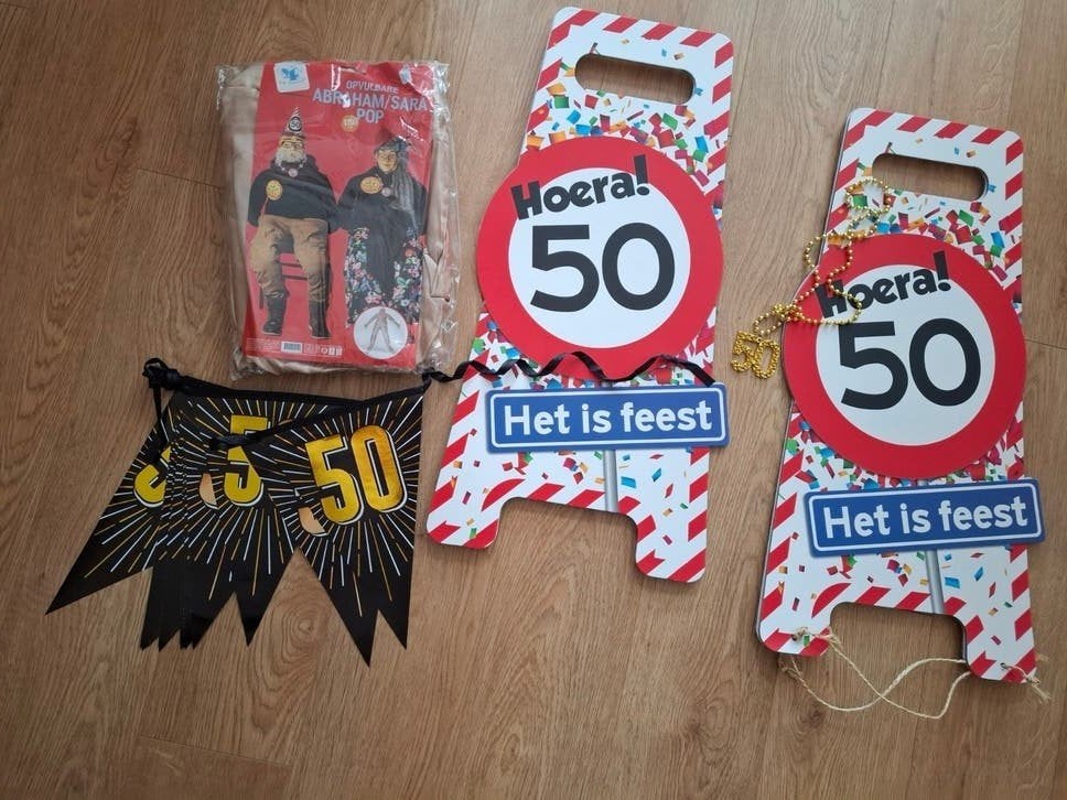Hoera 50 jaar feestpakket - Abraham/Sarah decoratie, Ophalen of Verzenden, Versiering, Abraham of Sarah