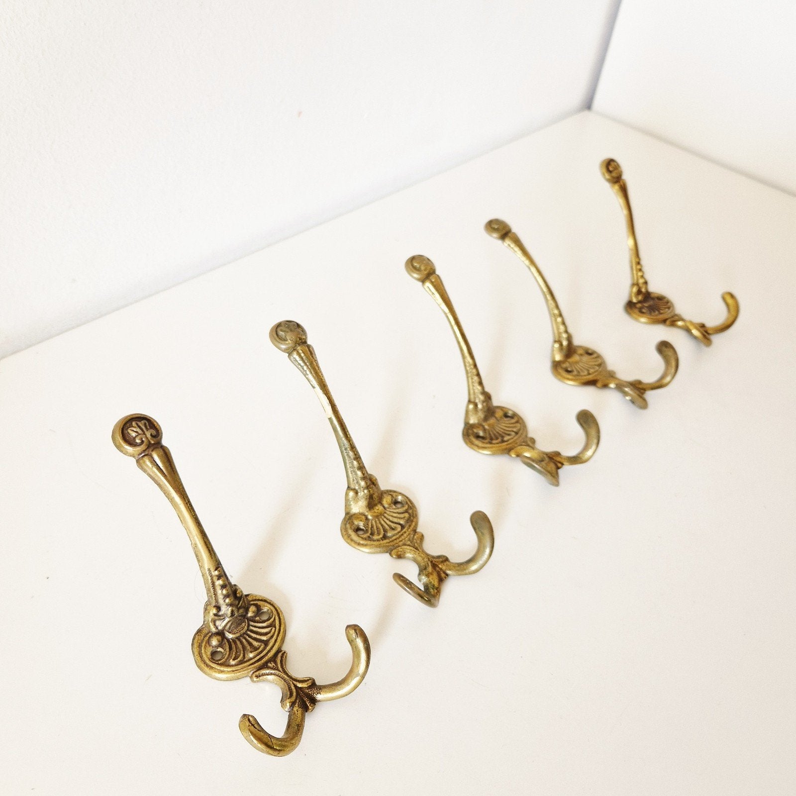 set van  5 vintage haken kapstok haakjes messing, Wandkapstok, Kolibrivintagehal@gmail.com, Gebruikt, Aaldertgeertsstraat 43 Olst