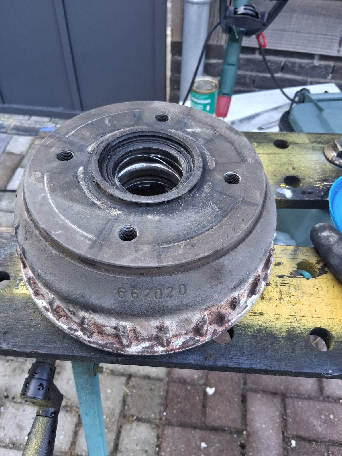 gezocht Al-Ko remtrommel 200/50 met steek 4x130 alko, Ophalen of Verzenden