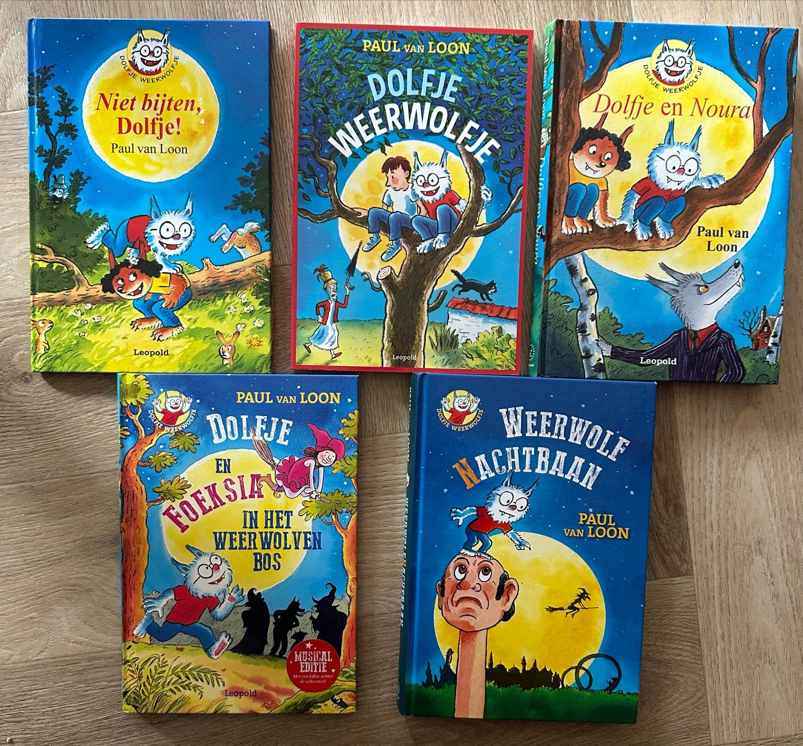 Dolfje Weerwolfje boekenreeks - 5 delen van Paul van Loon, Boeken, Ophalen, Zo goed als nieuw, Fictie algemeen
