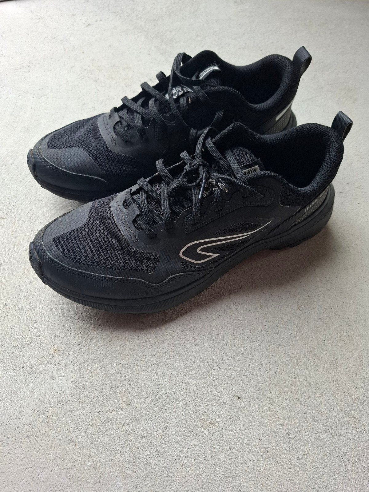 Zwarte hardloopschoenen 42 - ideaal voor survival of trail, Kiprun, Zwart, Overige maten, Ophalen of Verzenden